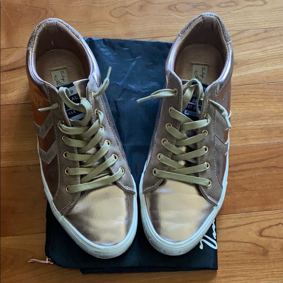 vintage havana elevate leopard star sneakers